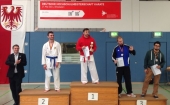 Podest-Haris1.jpg Karateka auf dem Siegertreppchen